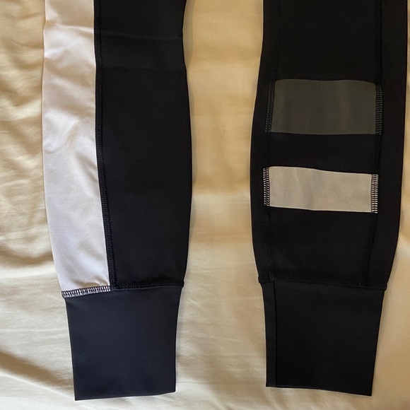 Black and White Athletic Reflector Leggings - Picture 4 of 6